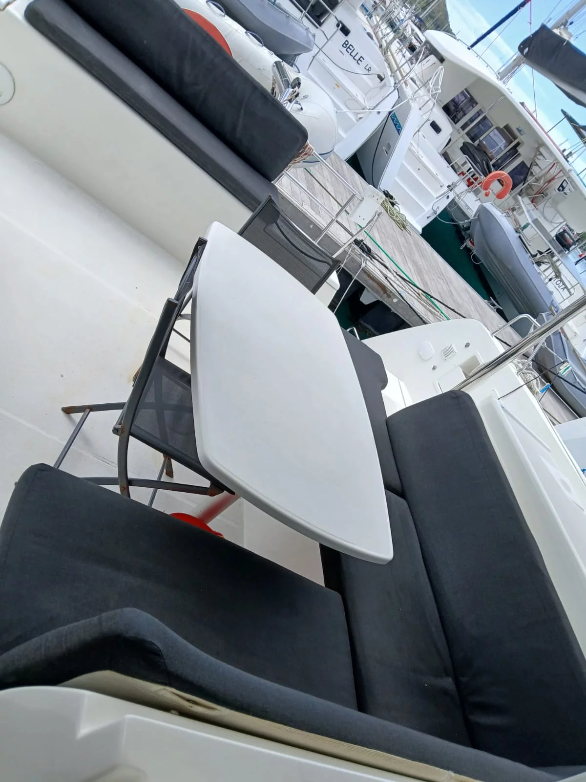 Lagoon 40 (Unicorn) Lounge 2 - 24