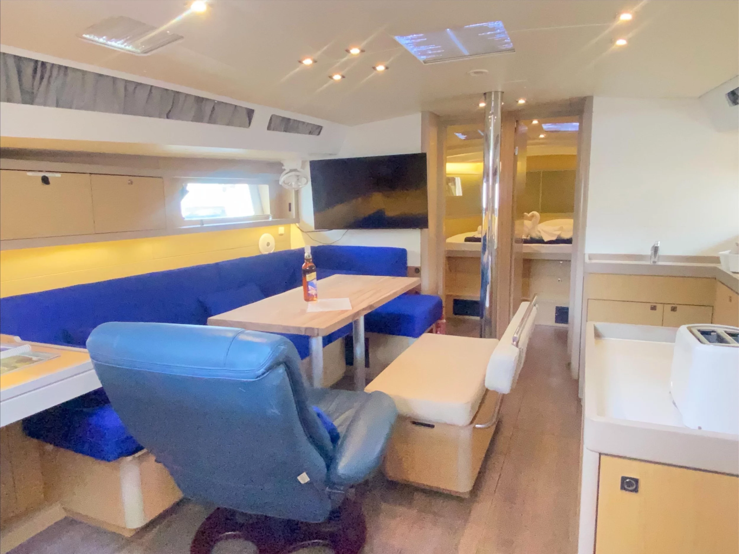 Beneteau Oceanis 48 (Owner's version) (Spirit of Adventure)  - 30