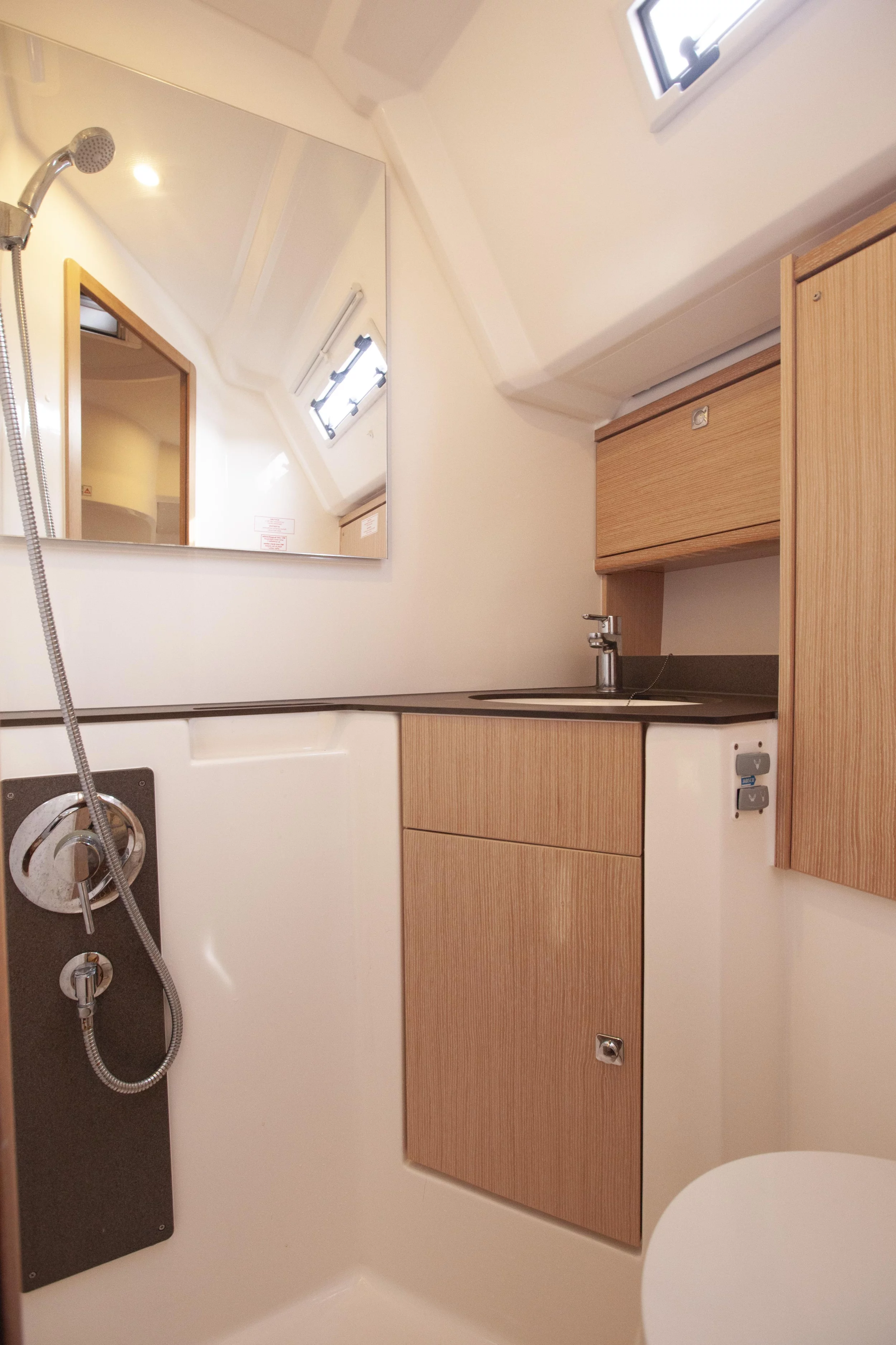 Bavaria Cruiser 46 (Trex) Aft WC (starboard side) - 15