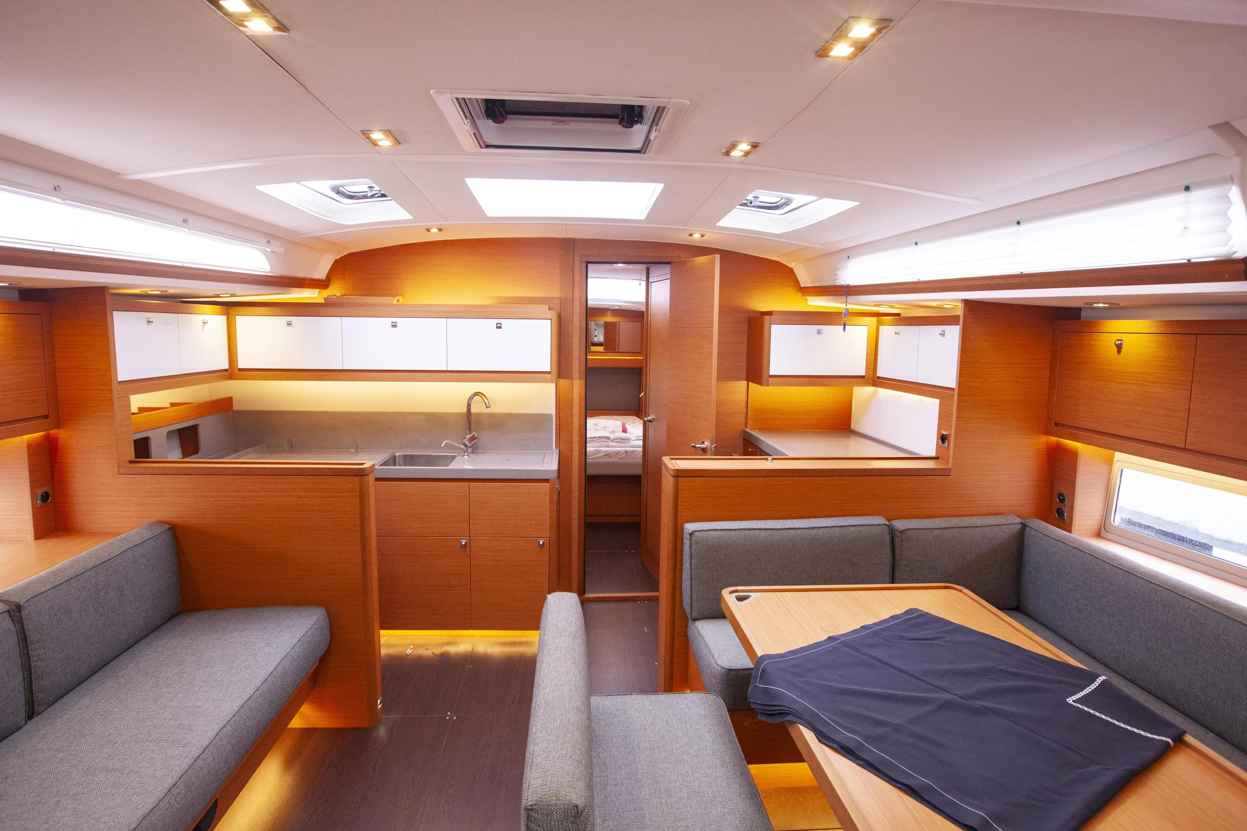 Dufour 470 (Sarpico) Saloon - 15