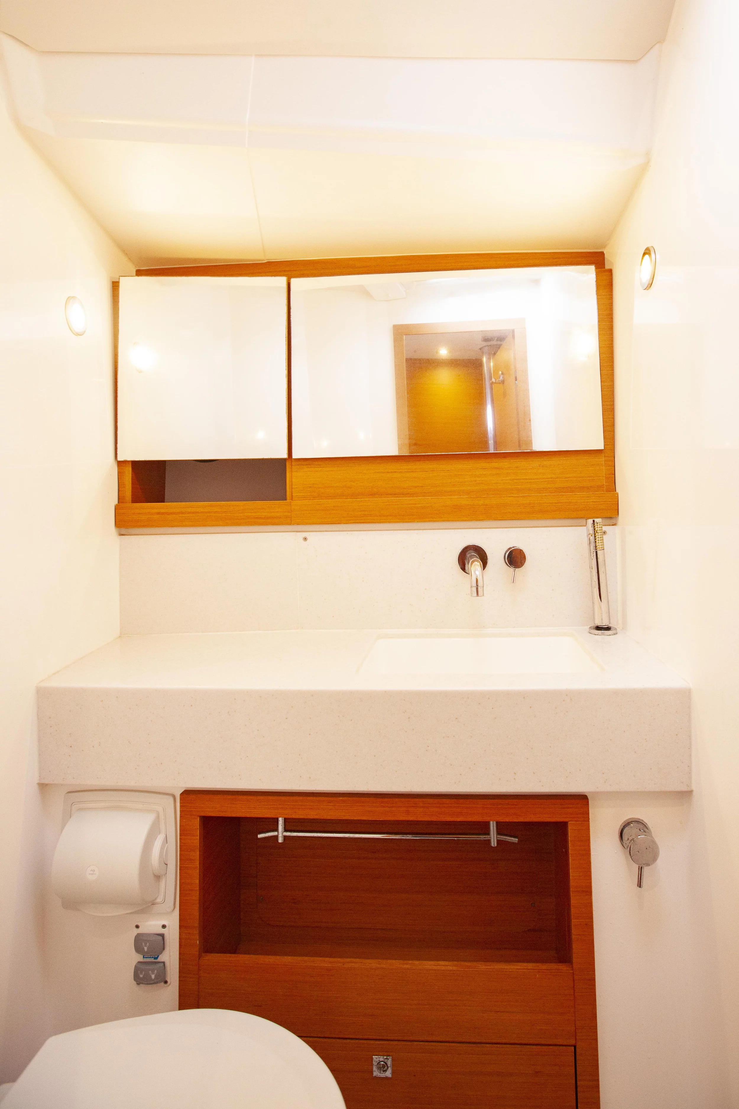 Dufour 470 (Sarpico) Front WC - 2