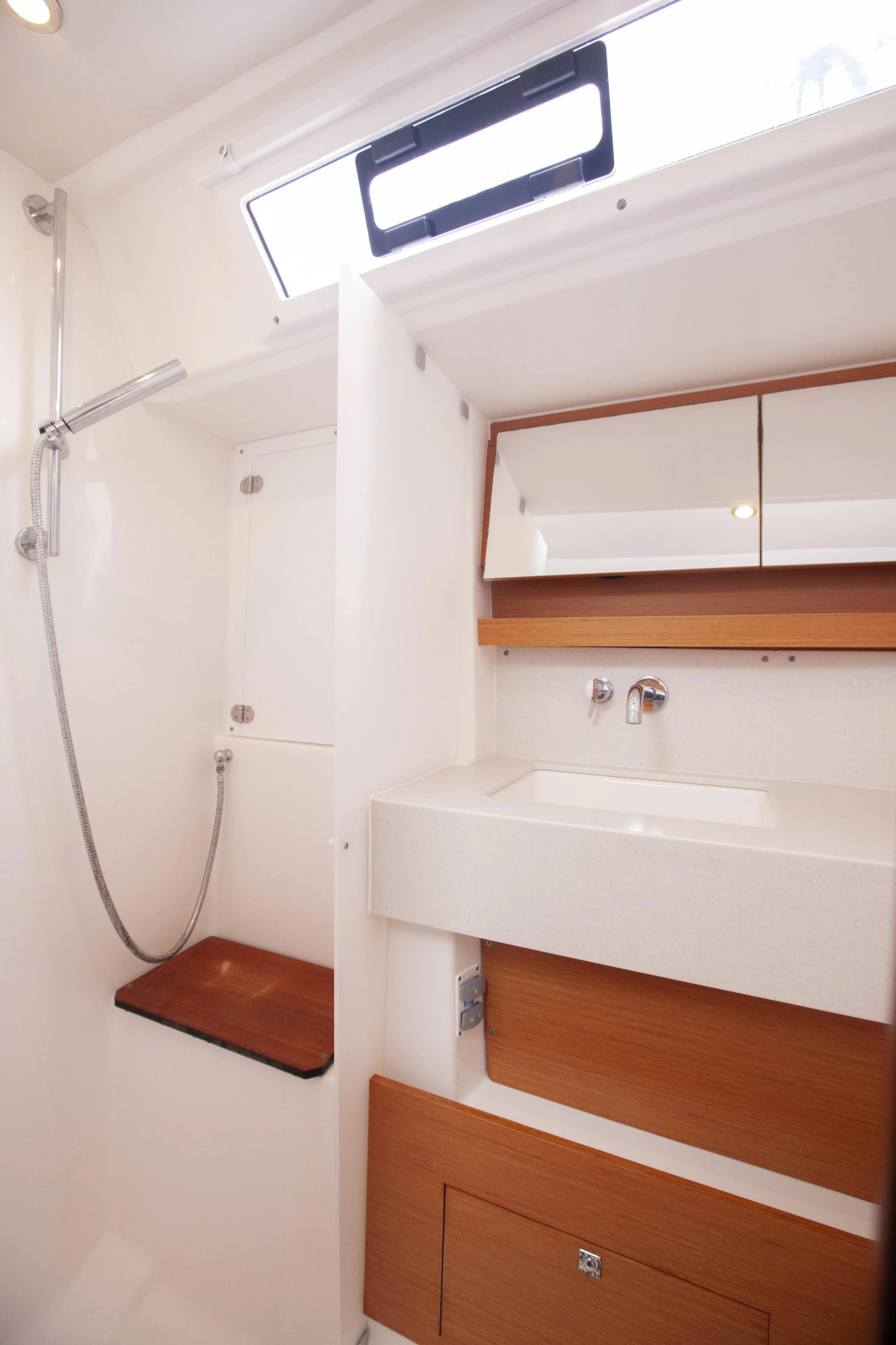 Dufour 470 (Sarpico) Aft WC - 12