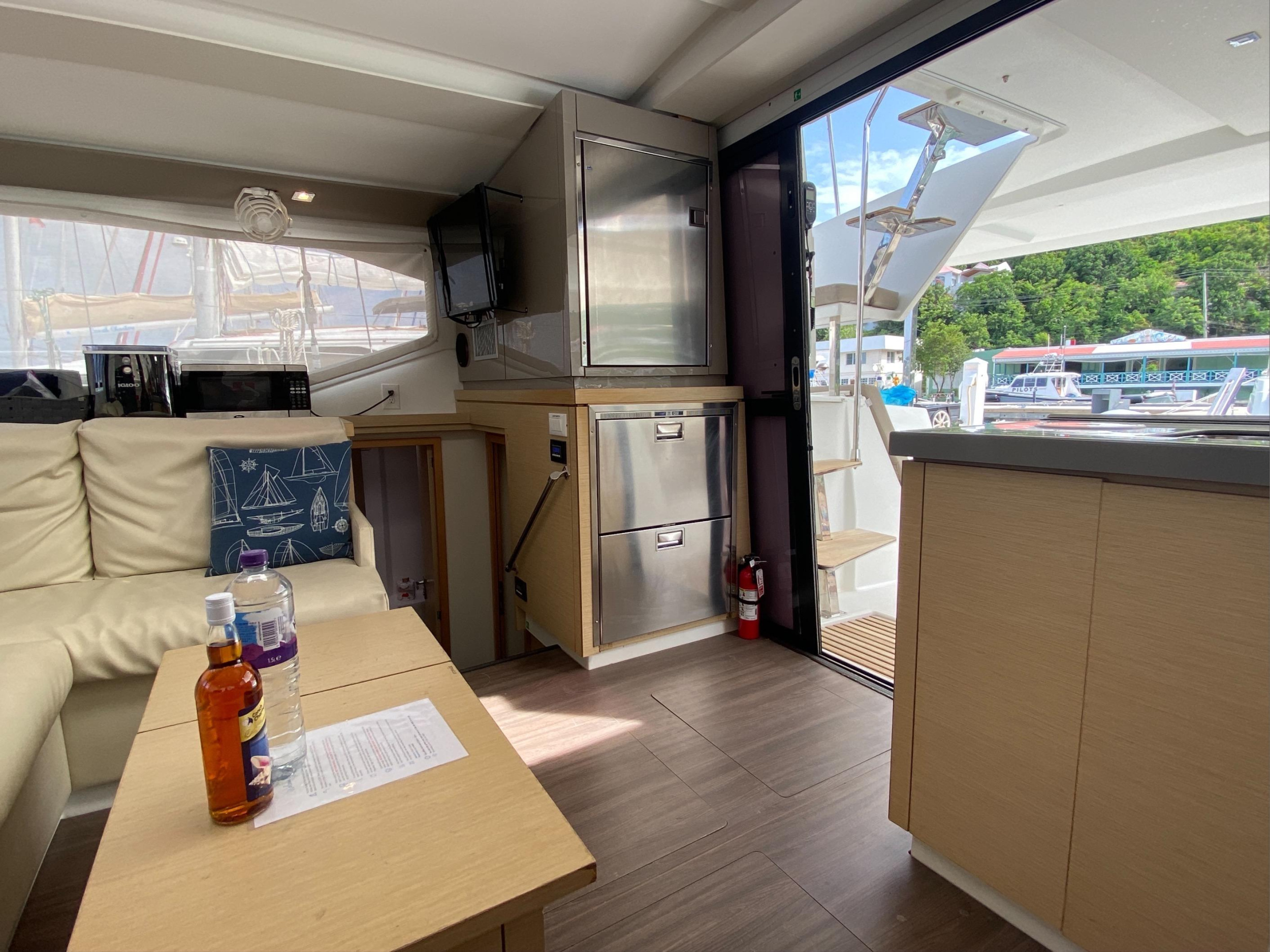 Photo #3 - Fountaine Pajot Lucia 40 (Happy Ours) en Road Town - 25435