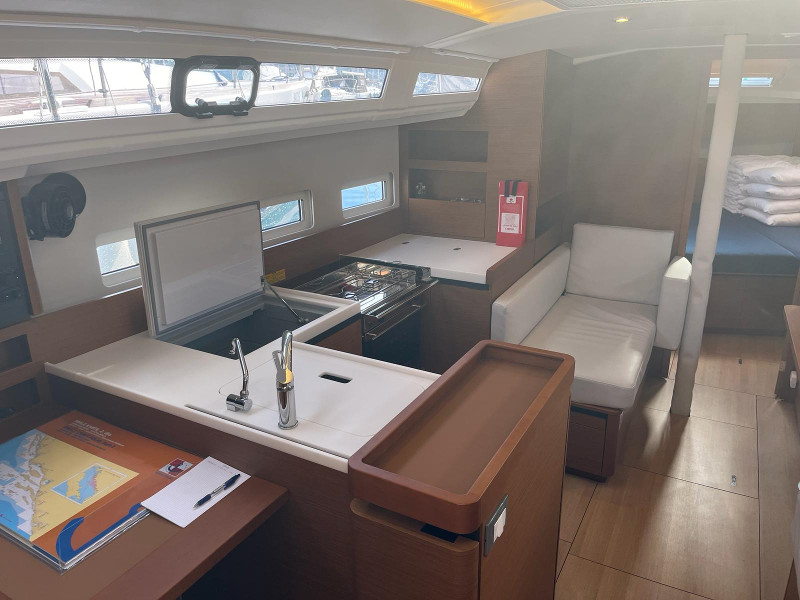 Photo #2 - Sun Odyssey 410 (OLIVER new 2025 (air condition, solar panels)) en Primosten - 6971