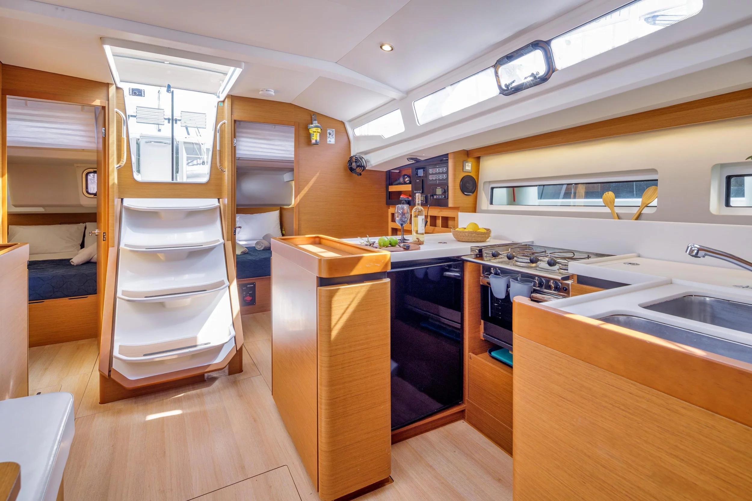 Sun Odyssey 440 (CRANE)  - 12