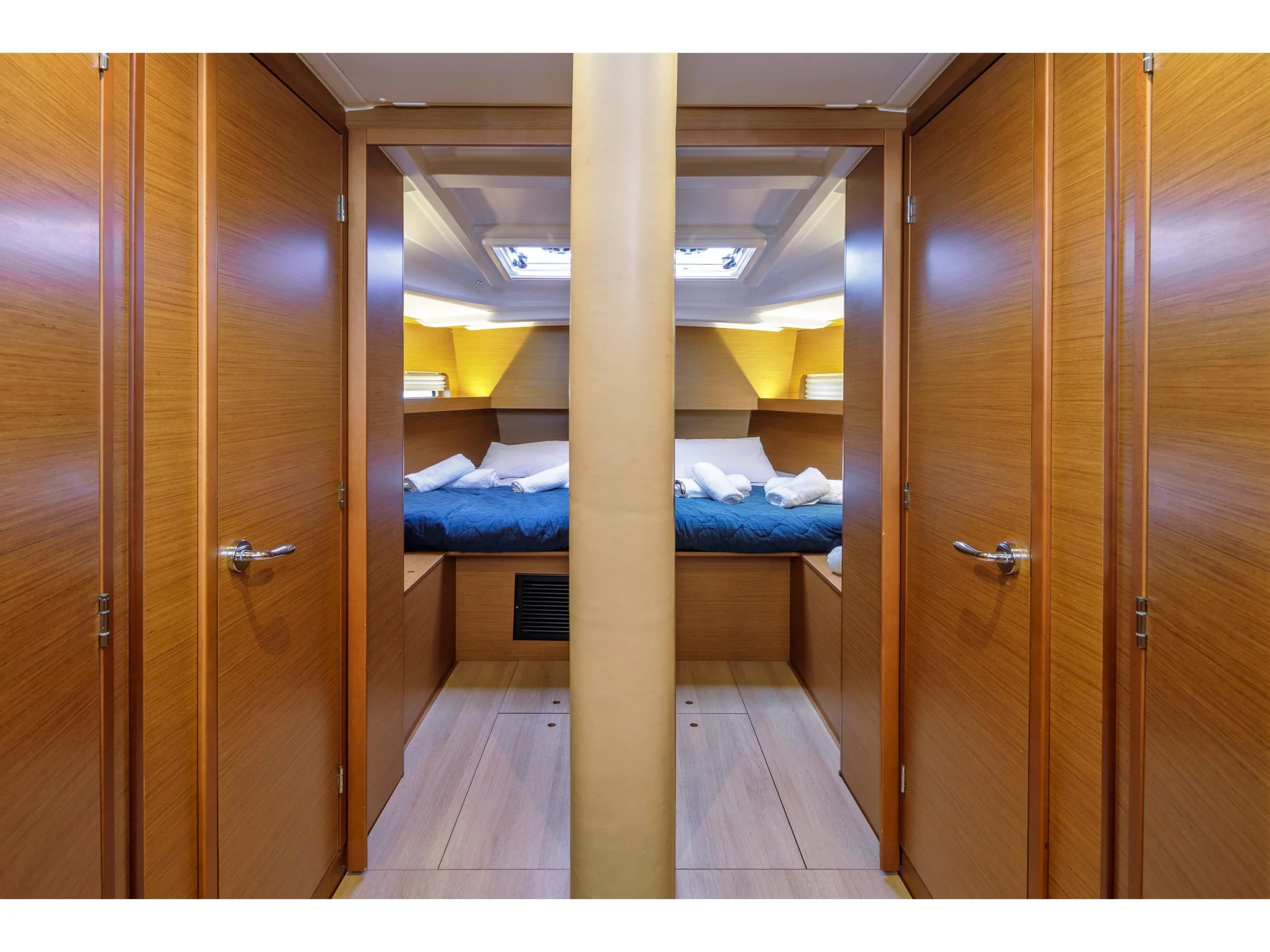 Sun Loft 47 (DISCOVERY BLUE) Interior image - 10