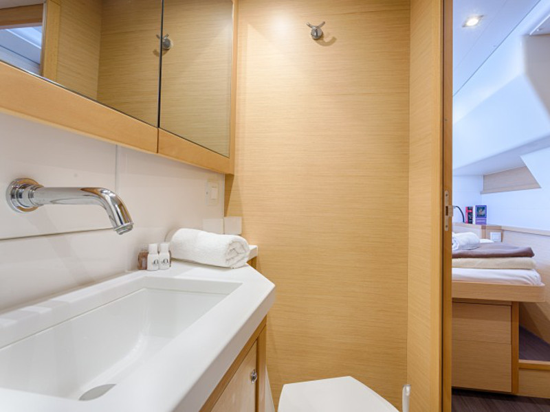Photo #14 - Lagoon 450 F Luxury (BLUE BERRY) in Trogir - 6456