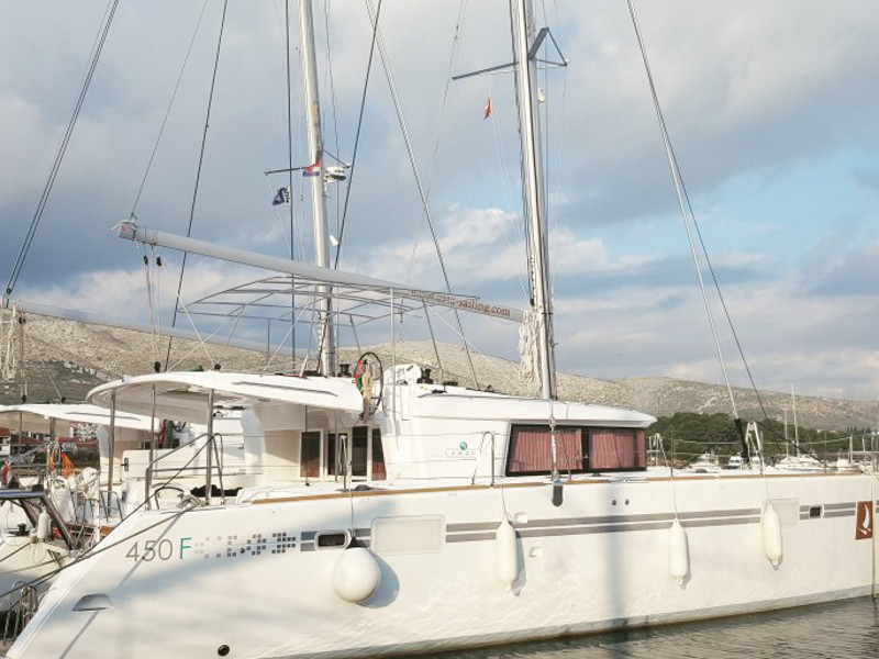 Photo #6 - Lagoon 450 F Luxury (BLUE BERRY) in Trogir - 6456