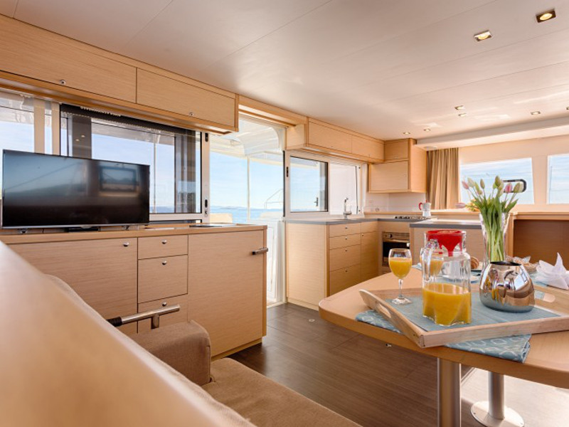 Photo #9 - Lagoon 450 F Luxury (BLUE BERRY) in Trogir - 6456