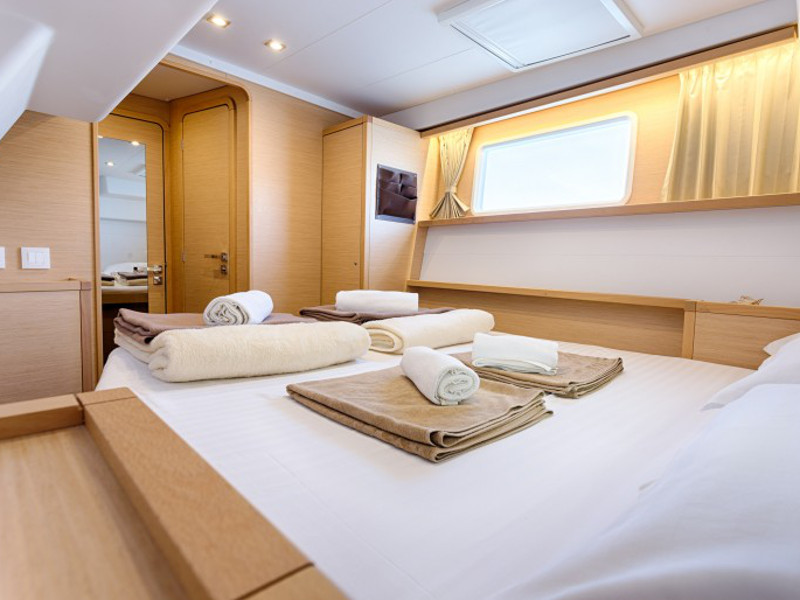 Photo #10 - Lagoon 450 F Luxury (BLUE BERRY) in Trogir - 6456