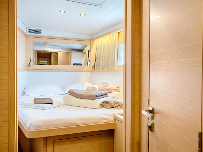 Photo #7 - Lagoon 450 F Luxury (BLUE BERRY) in Trogir - 6456