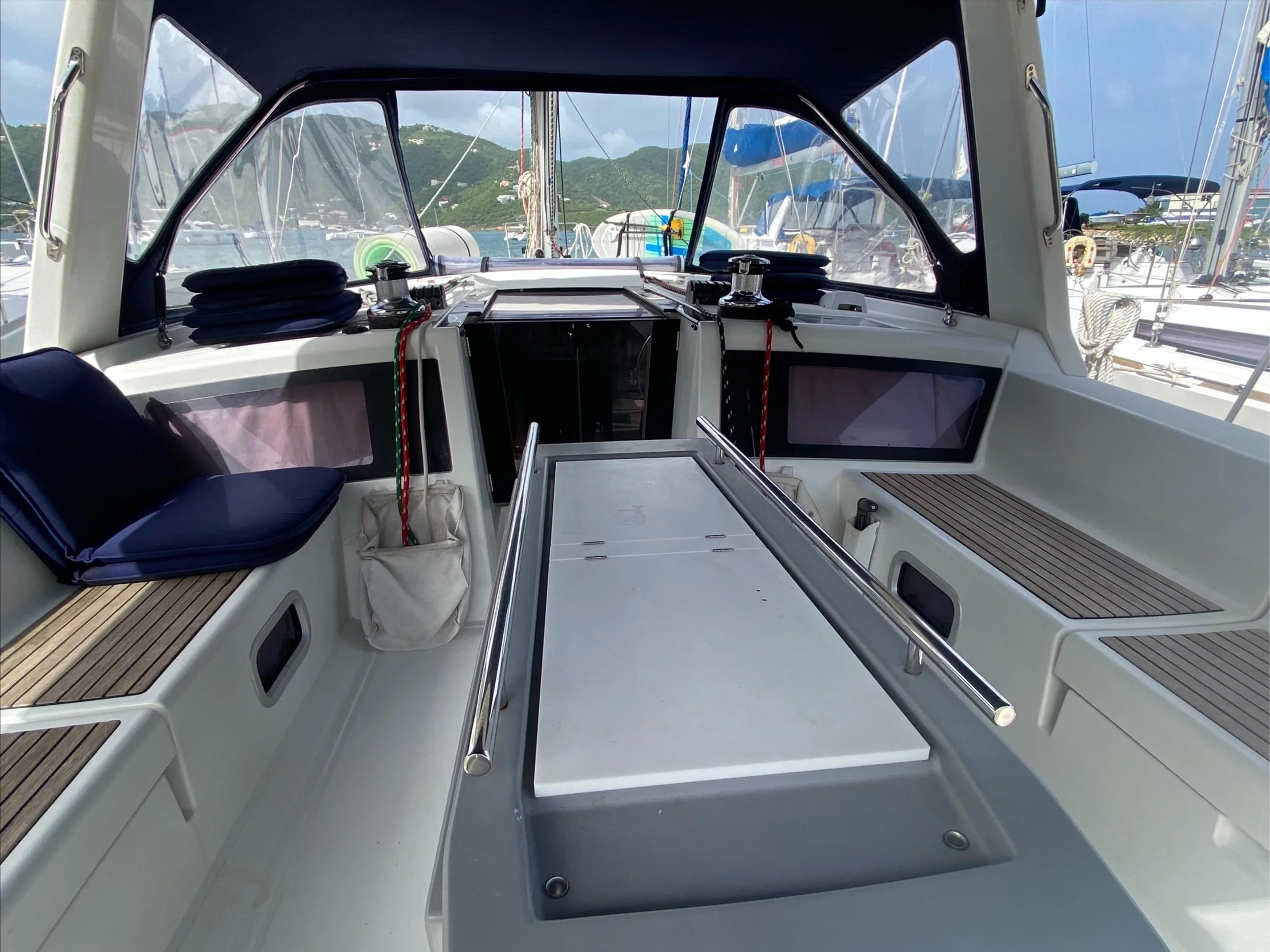 Beneteau Oceanis 48 (Owner's version) (Spirit of Adventure)  - 23