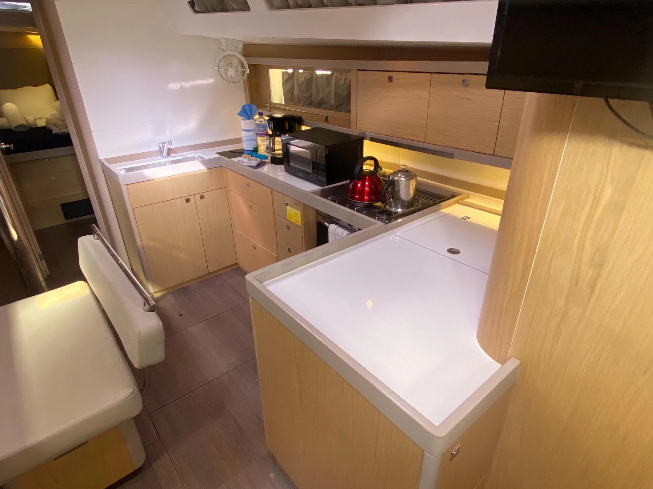 Beneteau Oceanis 48 (Owner's version) (Spirit of Adventure)  - 28