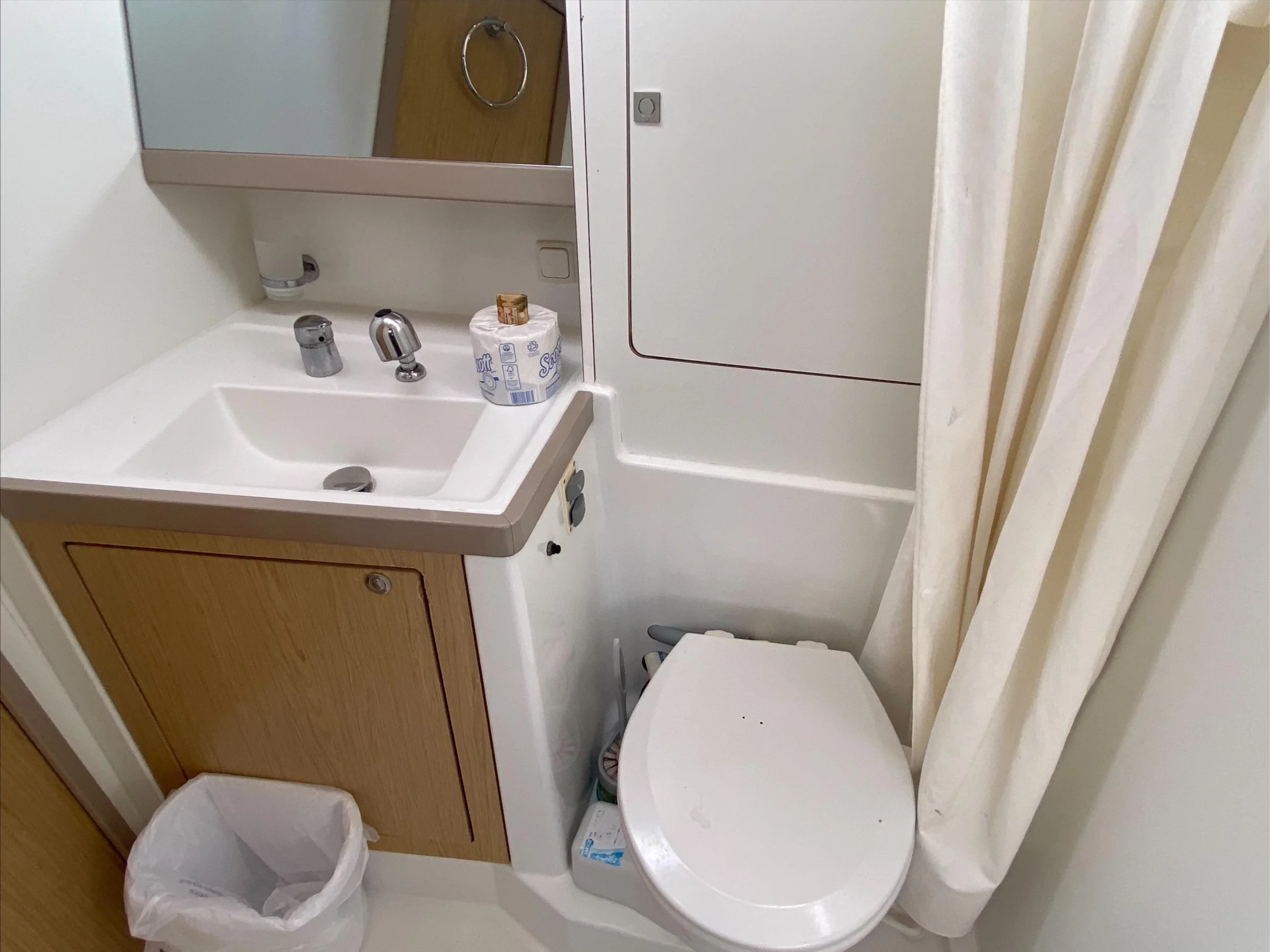 Beneteau Oceanis 48 (Owner's version) (Spirit of Adventure)  - 11