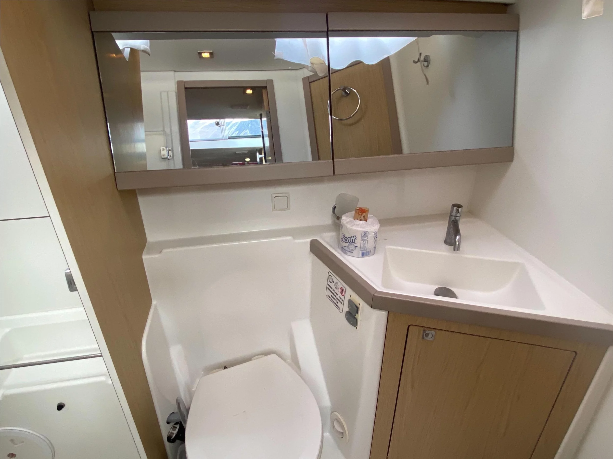 Beneteau Oceanis 48 (Owner's version) (Spirit of Adventure)  - 8