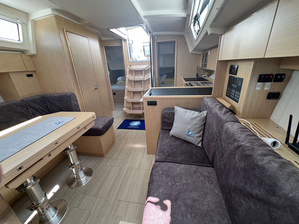 Photo #11 - Bavaria C38 (OHANA) in Krk - 21592