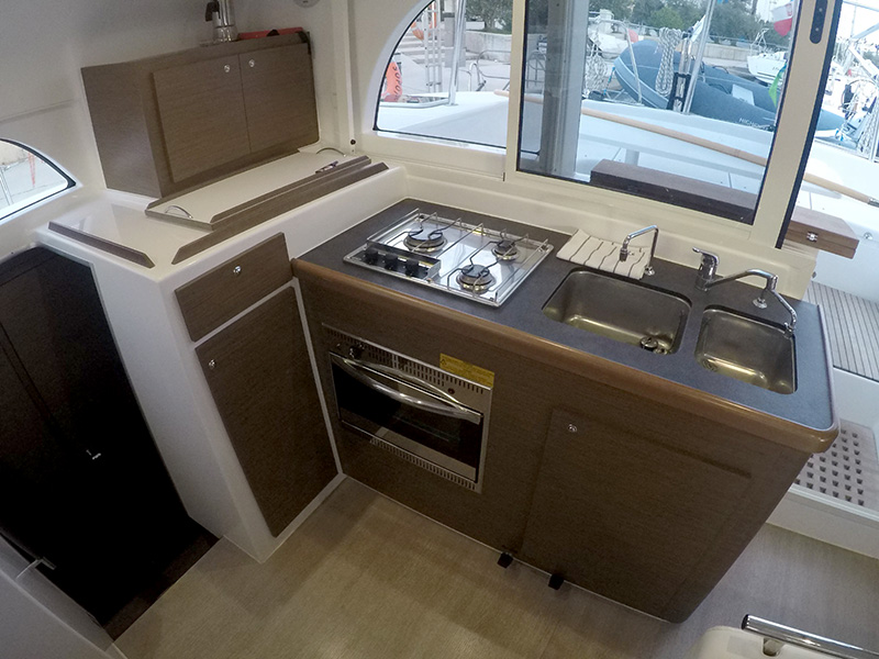 Photo #10 - Lagoon 380 (Grey pearl) en Sibenik - 6475
