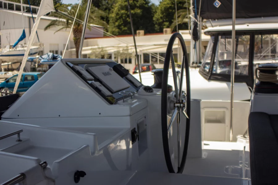 Lagoon 450 F (2018) equipped with generator, A/C ( (MALA MARE)  - 3