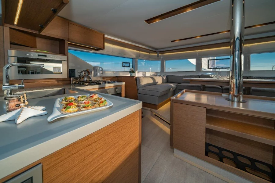 Lagoon 50 (2018)equipped with airconditioning (sal (CAPTAIN MORGAN)  - 6