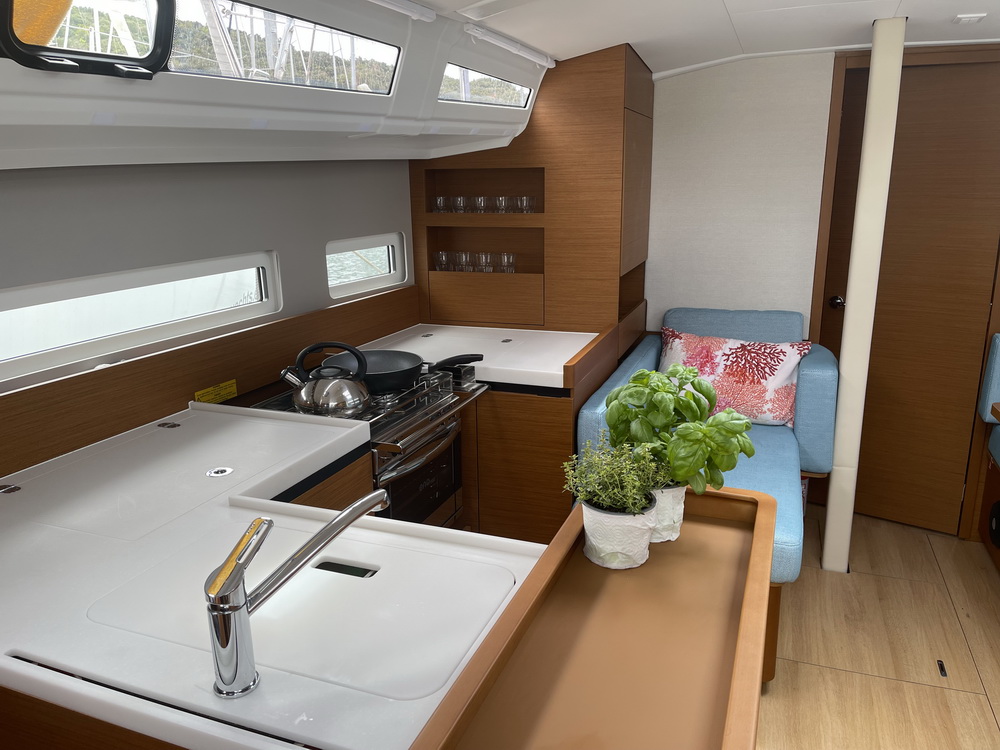 Photo #7 - Sun Odyssey 410 (Rosso Bianco) in Pula - 7982