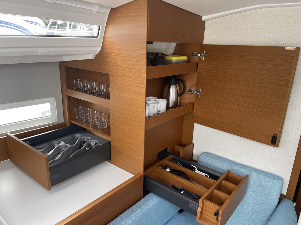 Photo #9 - Sun Odyssey 410 (Rosso Bianco) in Pula - 7982