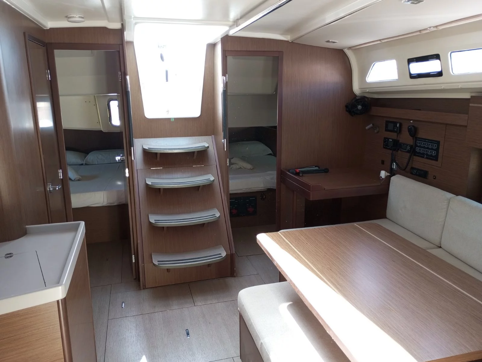 Oceanis 40.1 (OCEAN PEARL) Interior image - 2