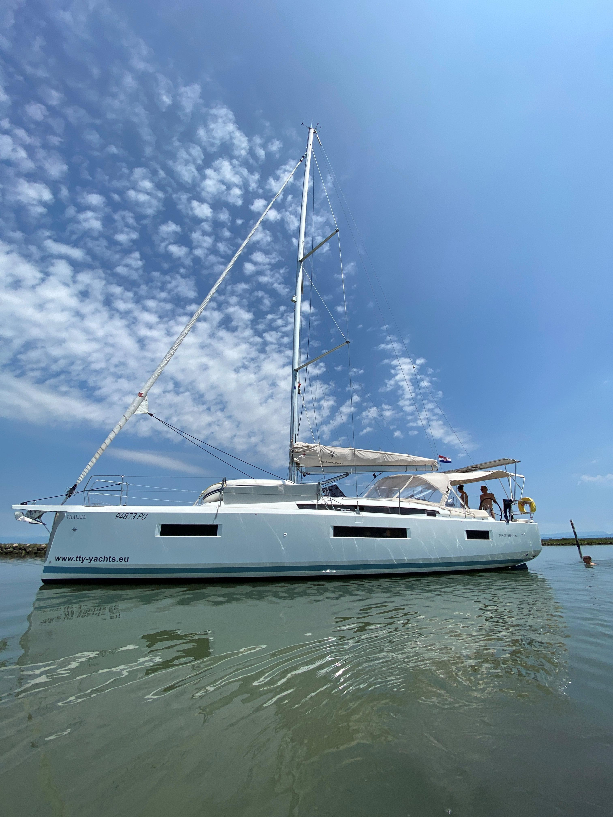Photo #5 - Sun Odyssey 440 / 4 cabins (Thalaia) in Pula - 3723