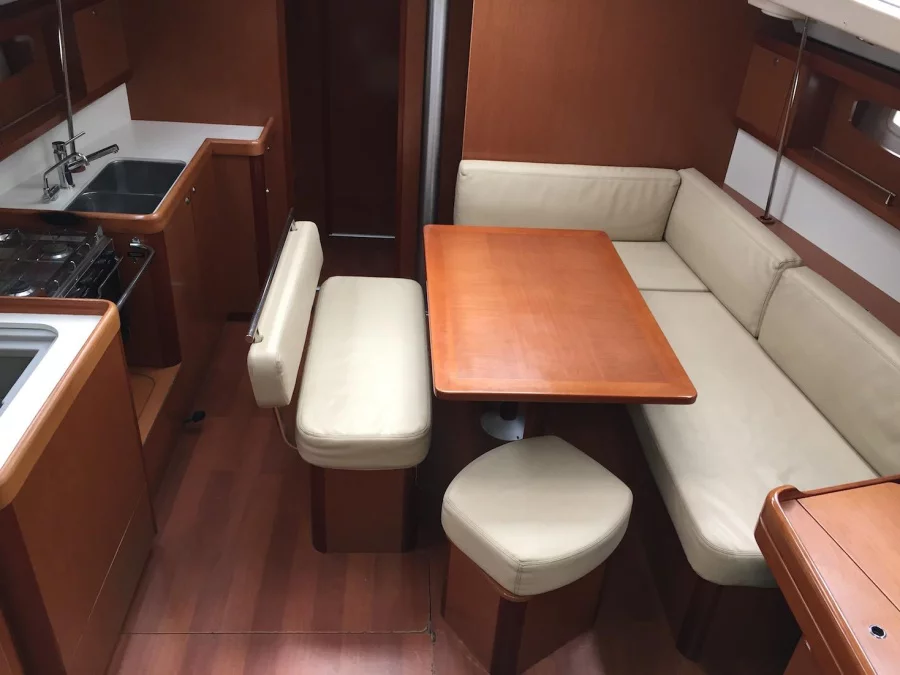 Oceanis 43 (Silly Shark (GND)) Interior image - 4