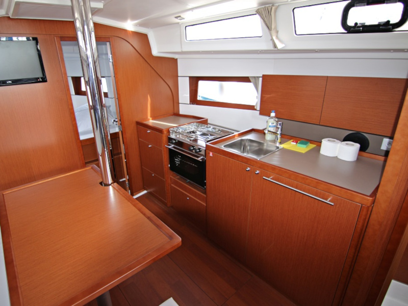 Photo #5 - OCEANIS 38.1 BT (AURA) in Sukosan - 7971