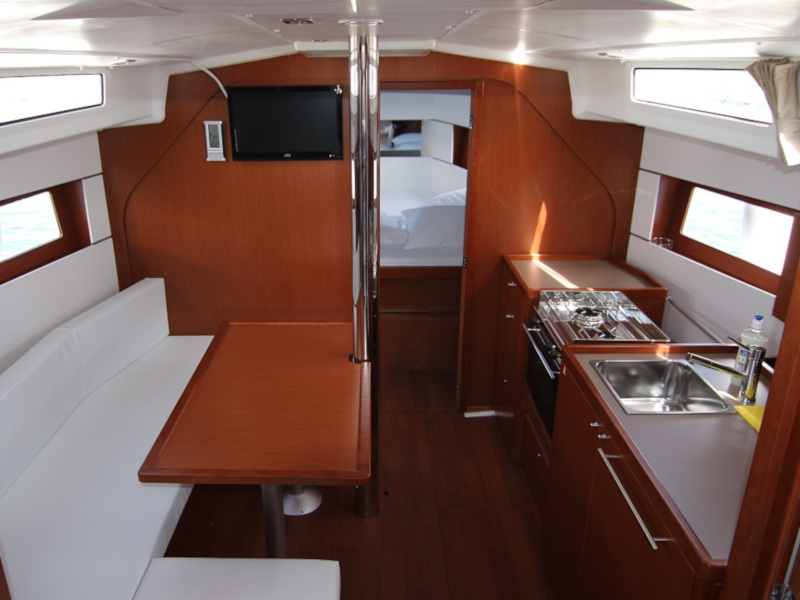 Photo #9 - OCEANIS 38.1 BT (AURA) in Sukosan - 7971