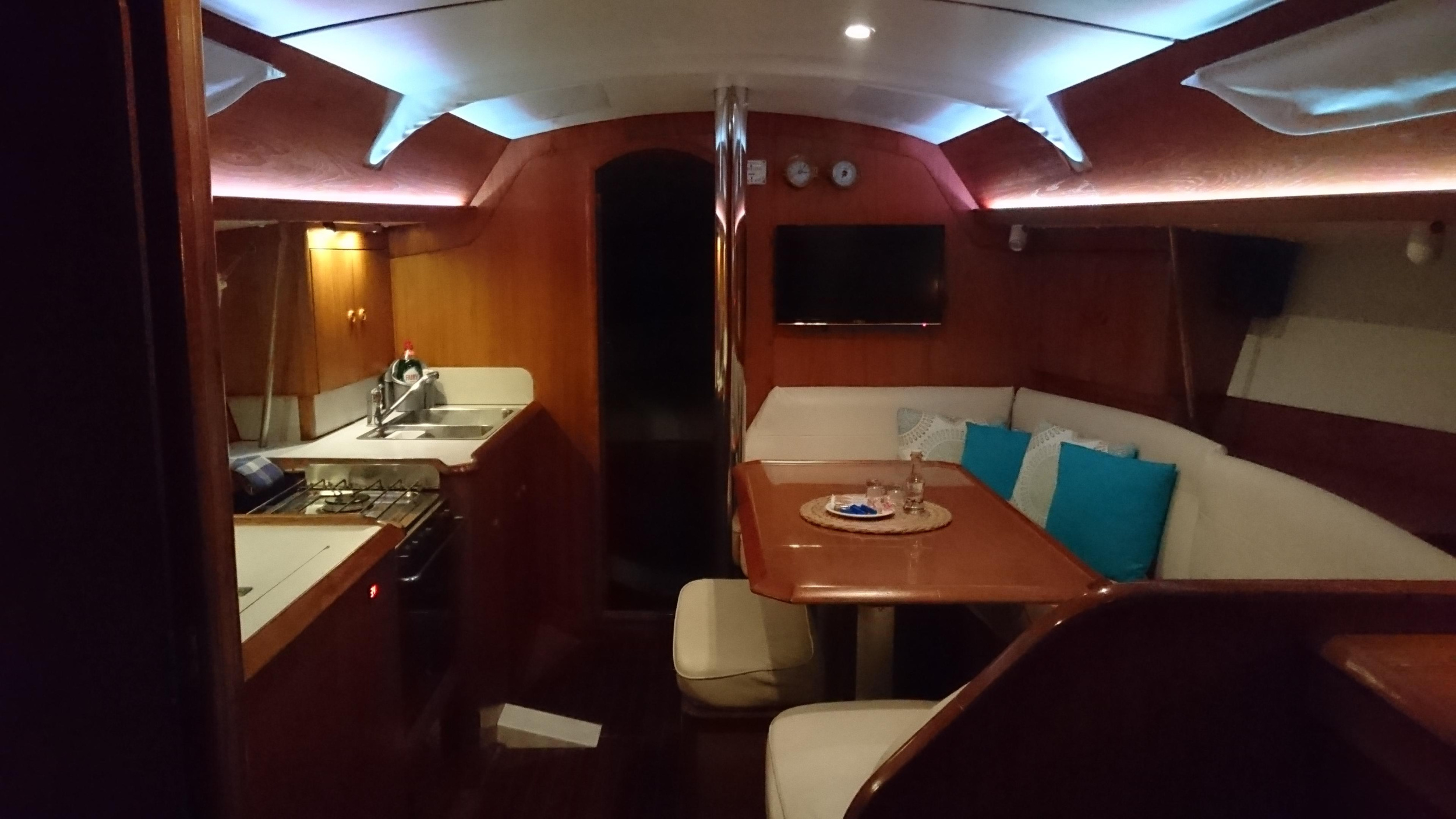 Photo #16 - Sun Odyssey 36.2 (Pythagoras (electric head, wind )) en Piraeus - 6229