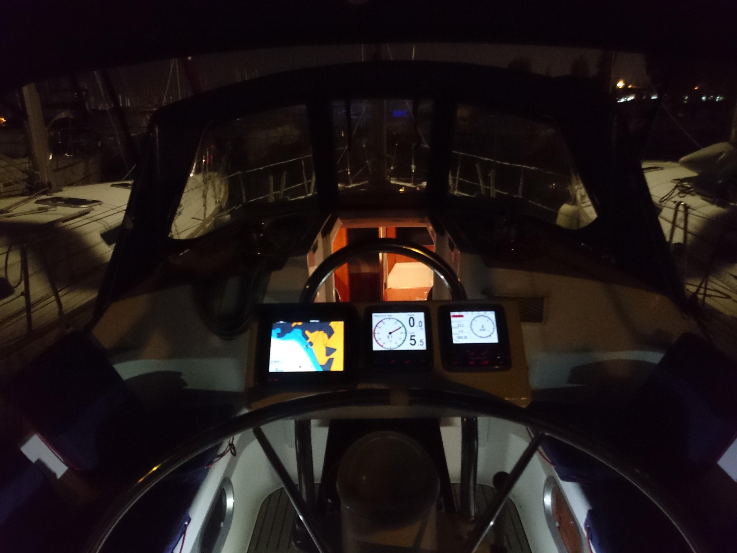 Photo #9 - Sun Odyssey 36.2 (Pythagoras (electric head, wind )) en Piraeus - 6229