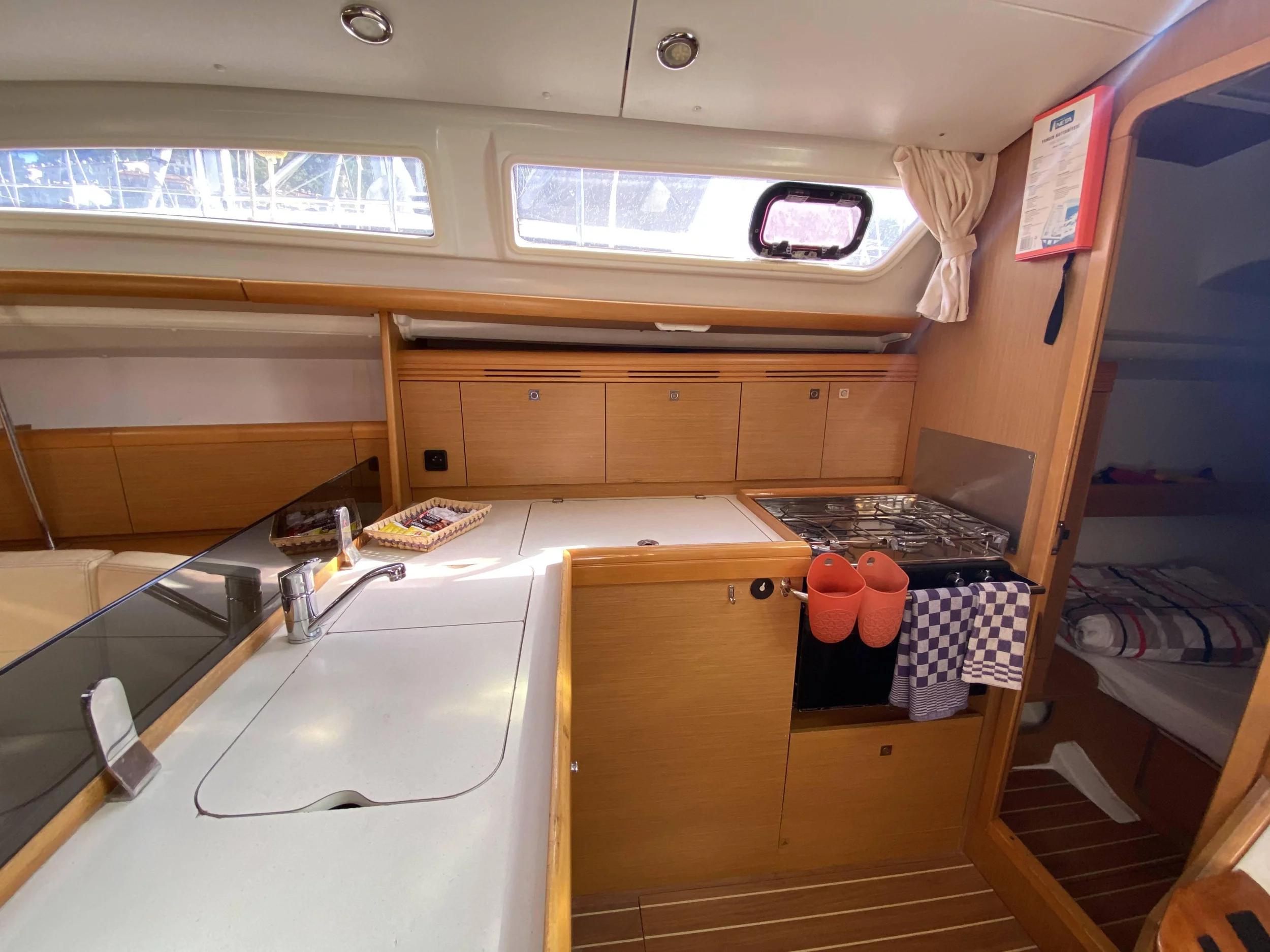 Sun Odyssey 36i (Blue Sky)  - 7