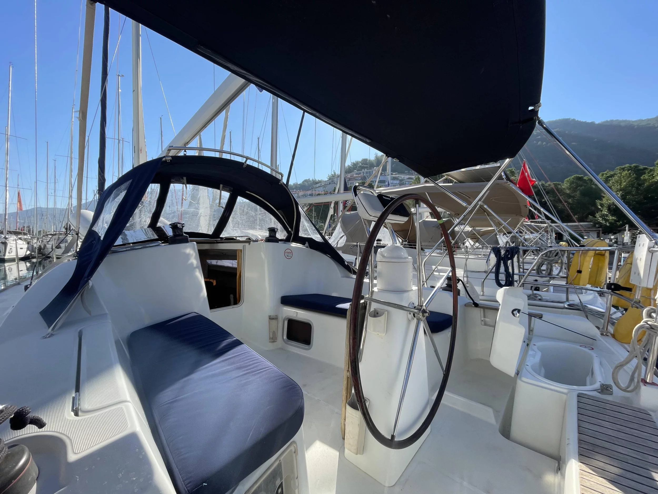 Sun Odyssey 36i (Blue Sky)  - 15