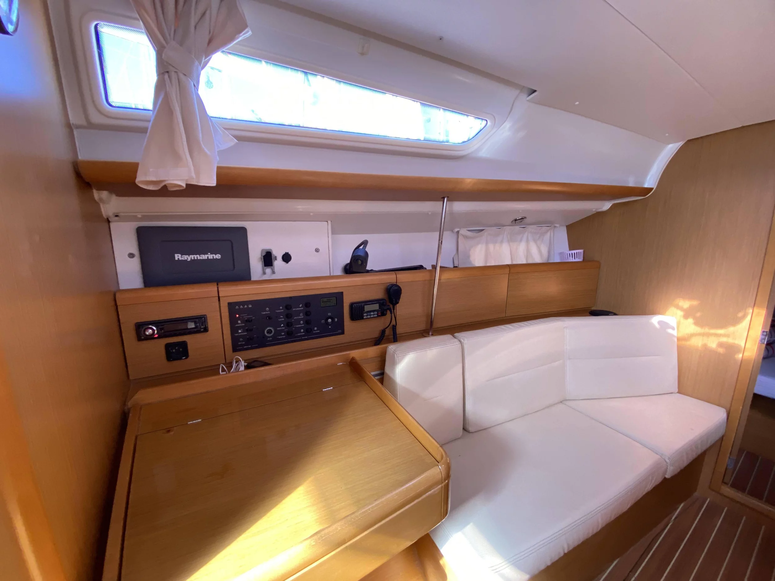 Sun Odyssey 36i (Blue Sky)  - 8