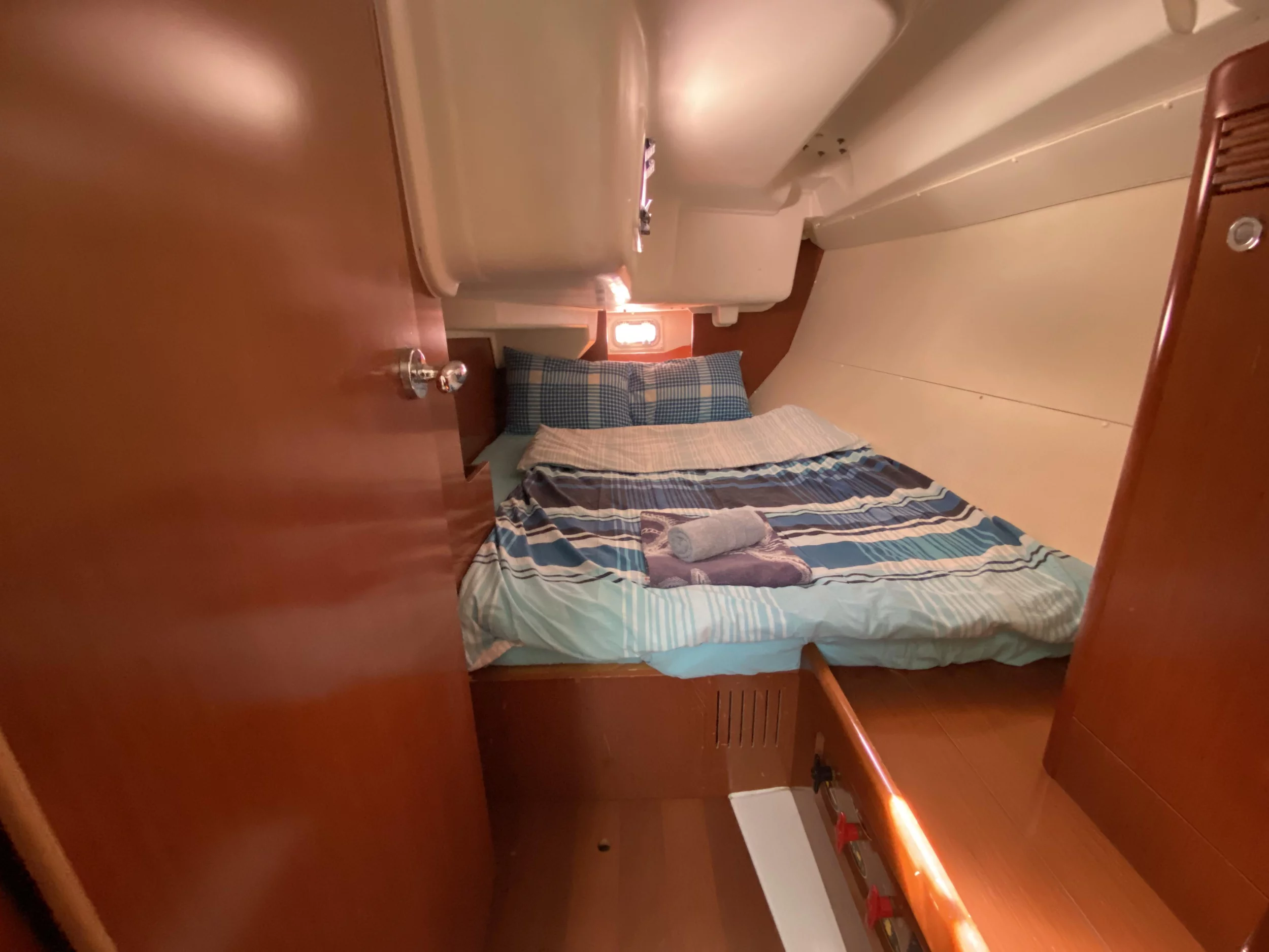 Oceanis 37 (Glen Rosa)  - 13