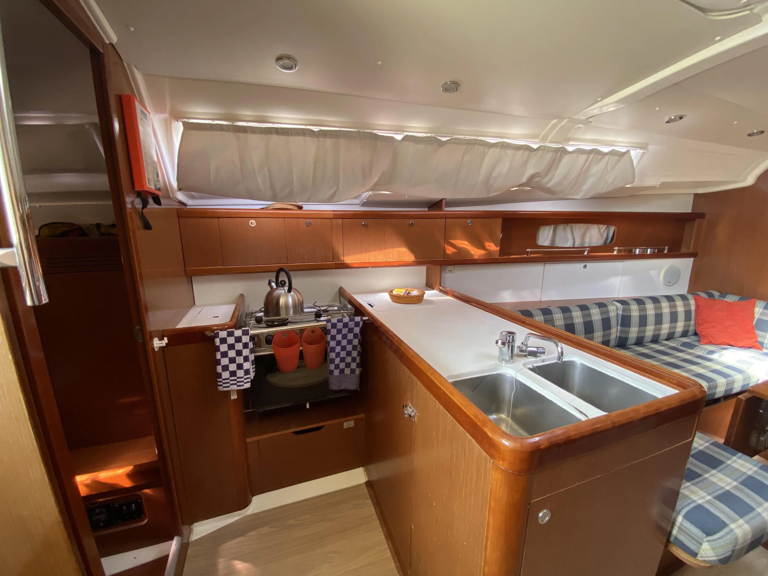 Oceanis 37 (Glen Rosa)  - 2