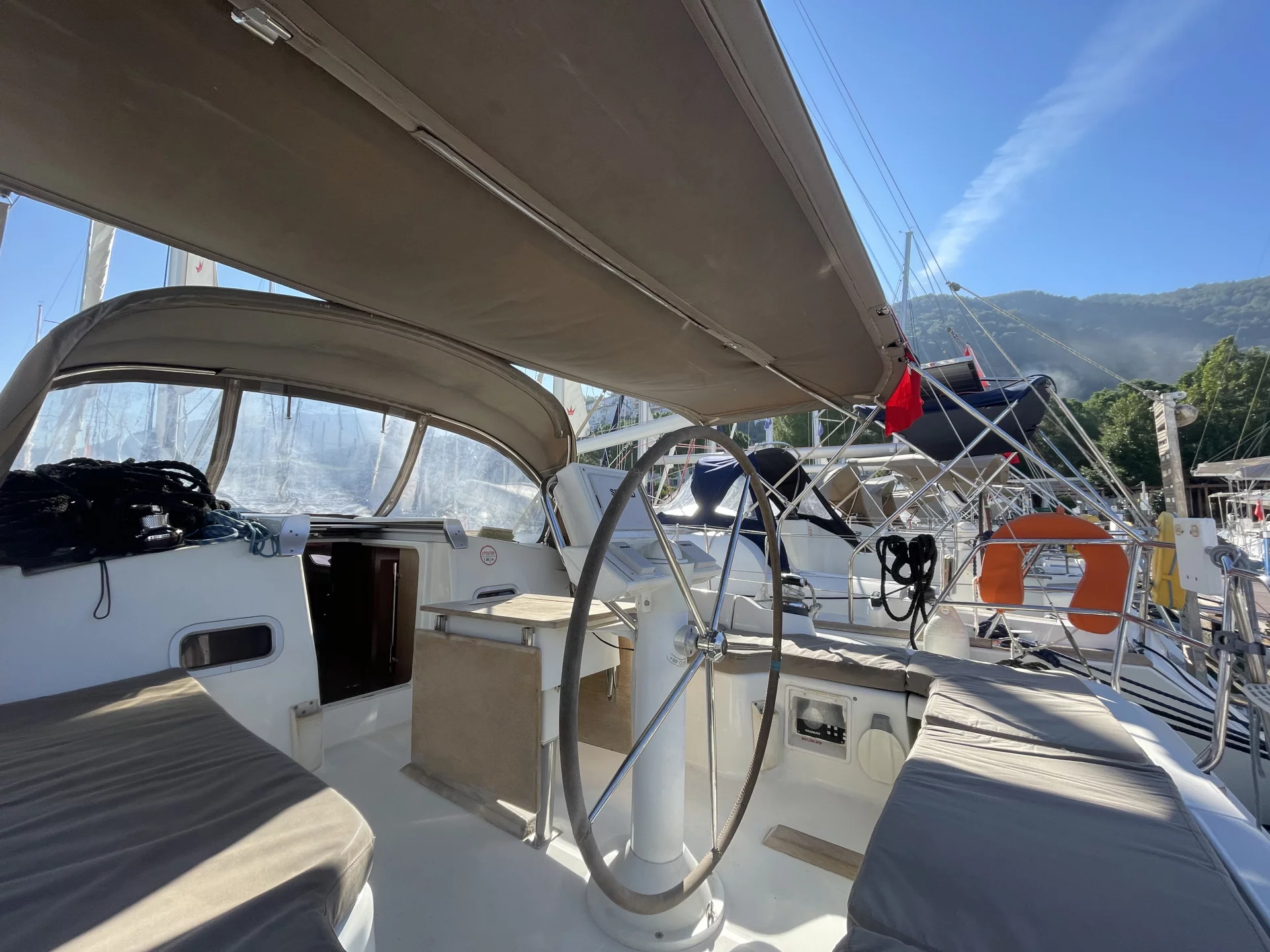 Oceanis 37 (Glen Rosa)  - 6