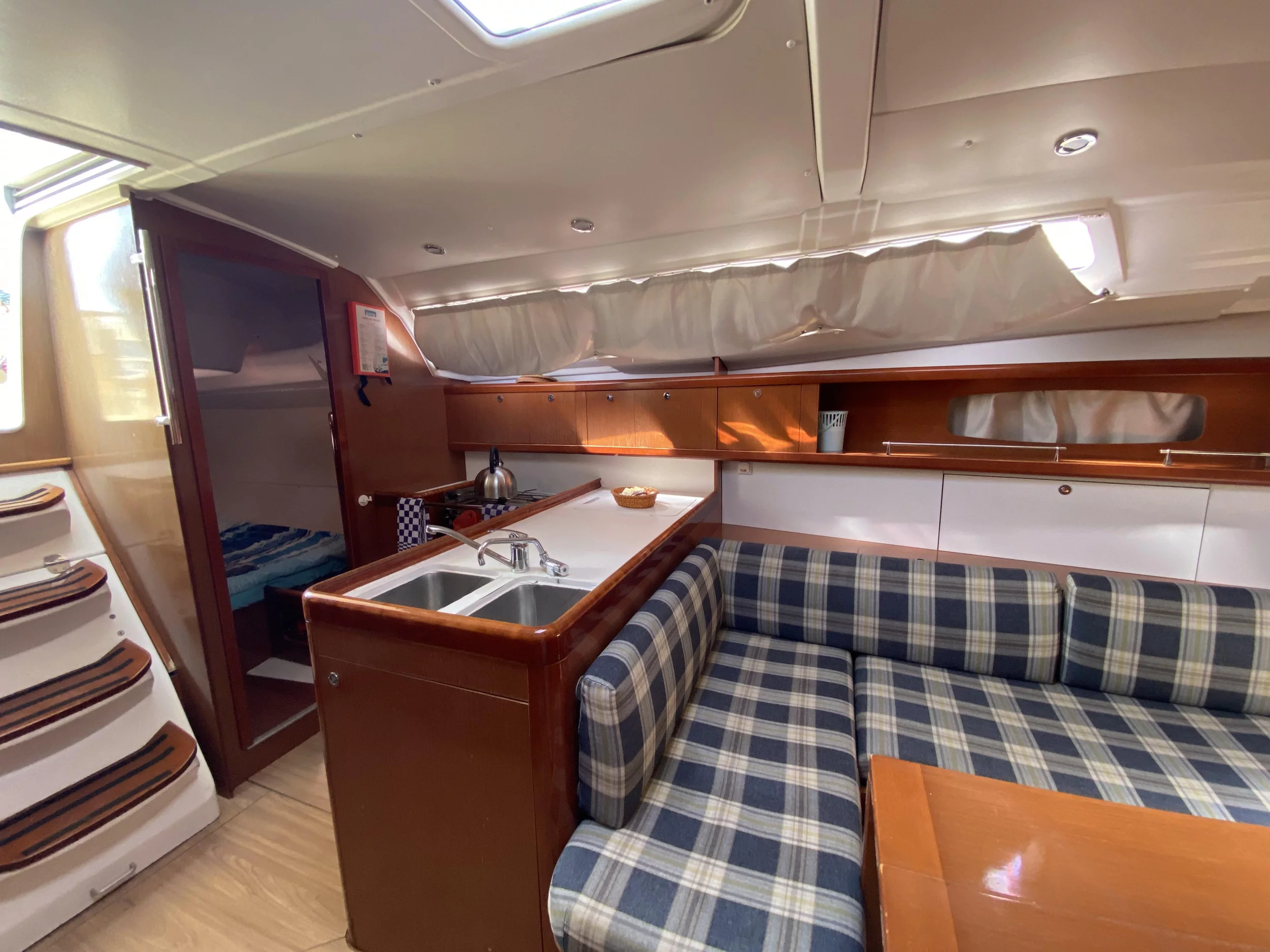 Oceanis 37 (Glen Rosa)  - 1