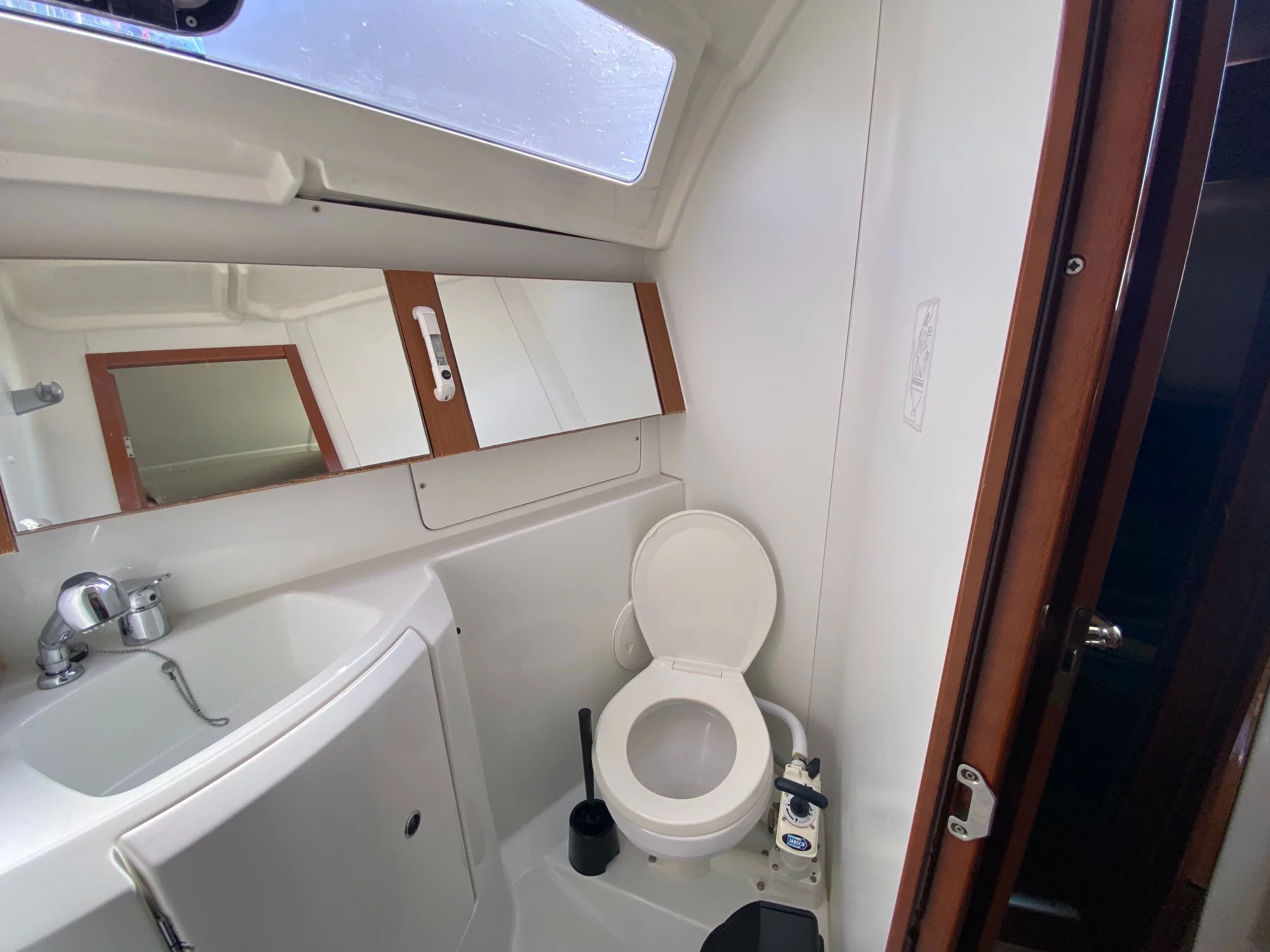 Oceanis 37 (Glen Rosa)  - 15