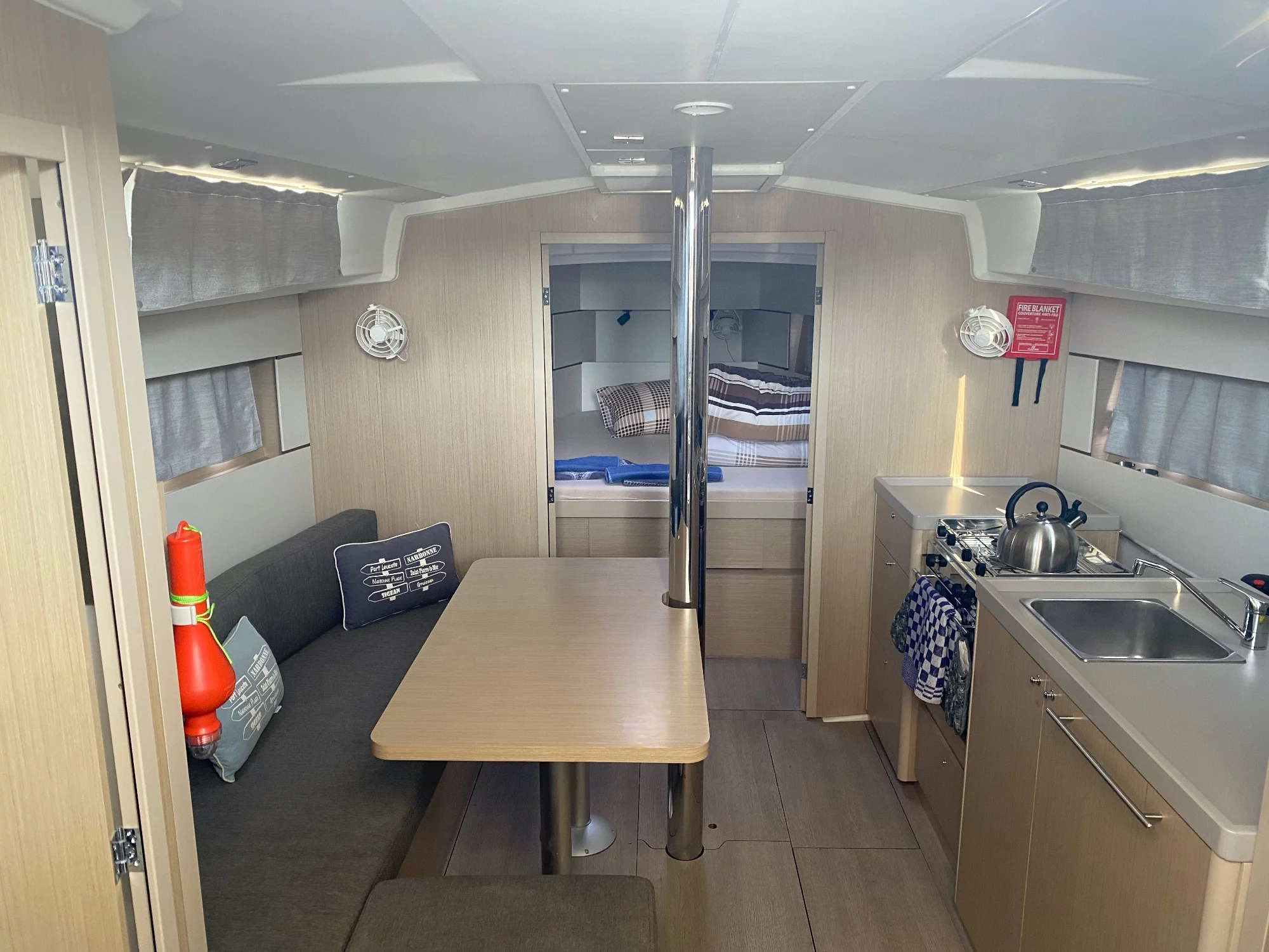 Oceanis 38.1 (Helena) Interior image - 5
