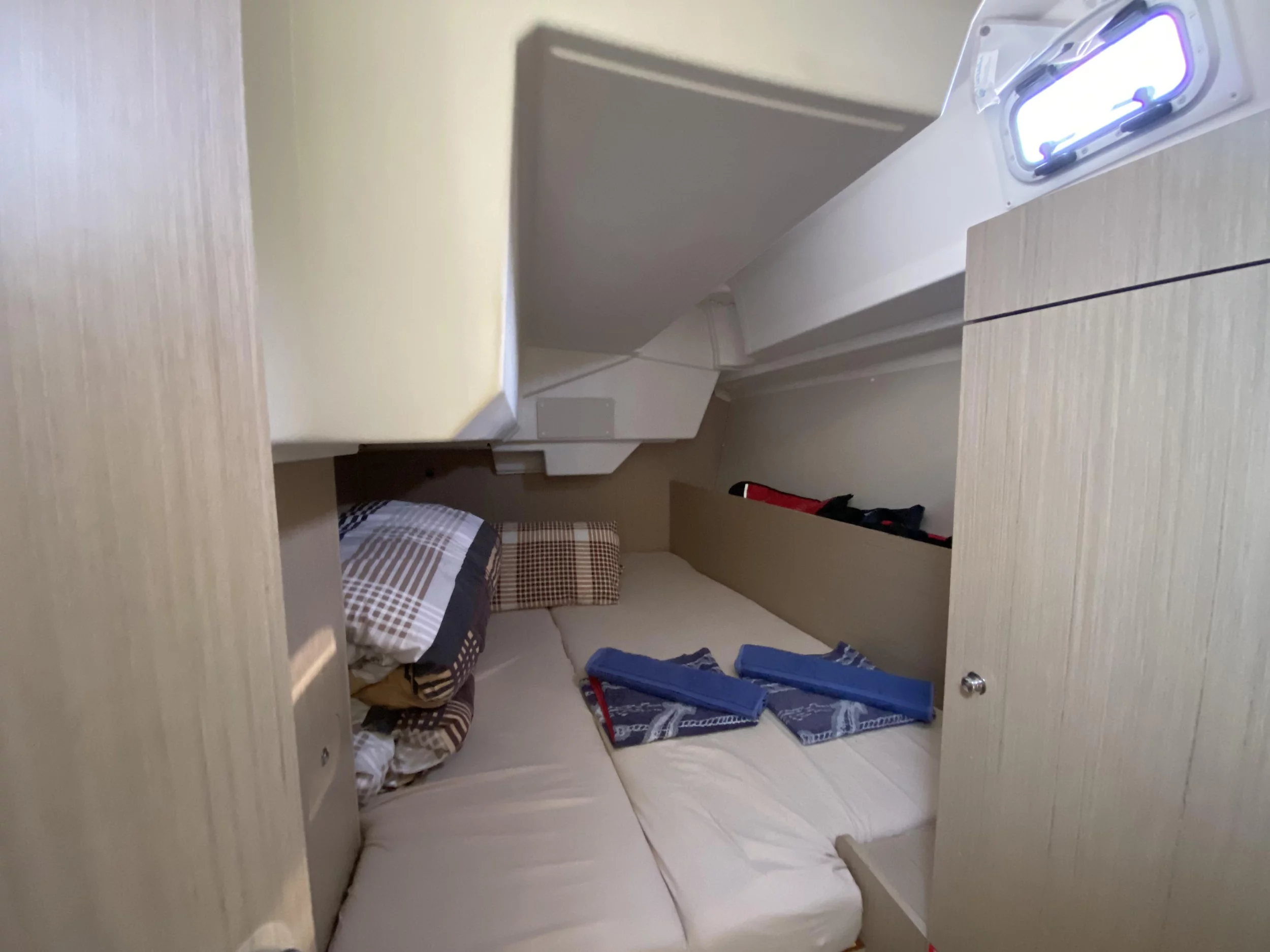 Oceanis 38.1 (Helena)  - 6