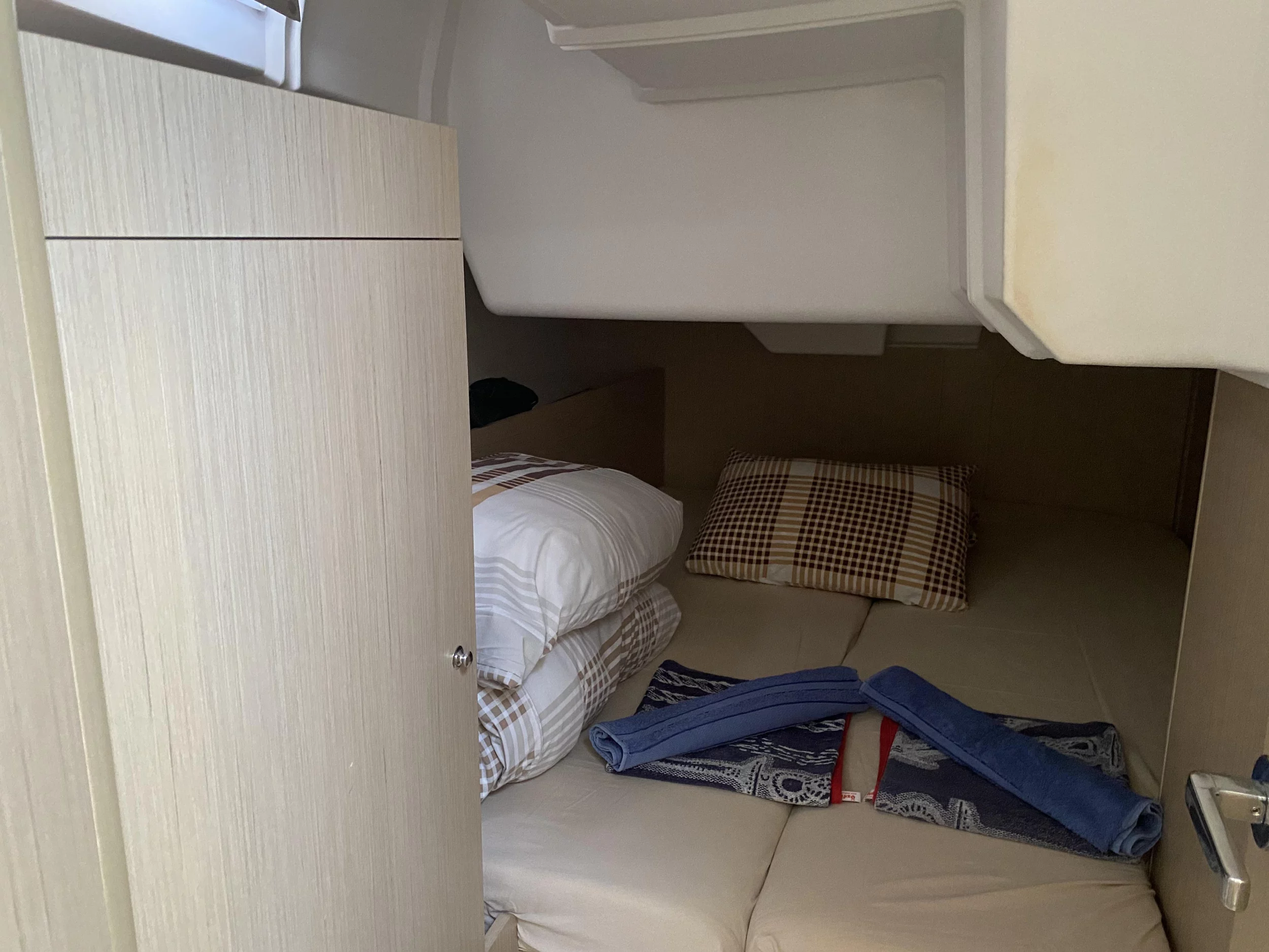 Oceanis 38.1 (Helena)  - 10