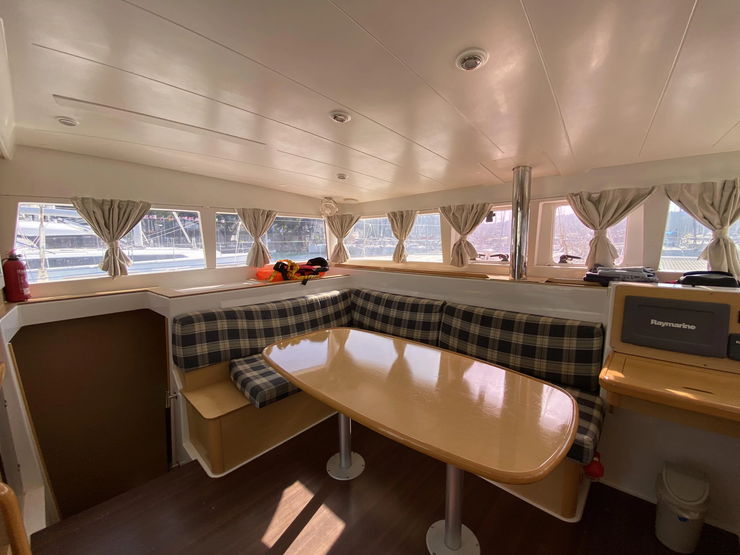 Lagoon 400 (Winnie) Interior image - 5