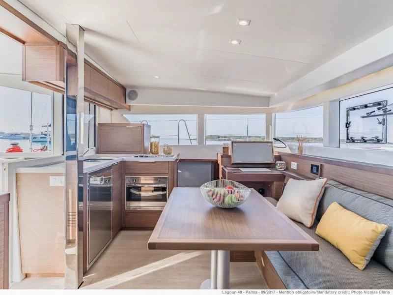 Lagoon 40 (BLUE HORIZON) Interior image - 1