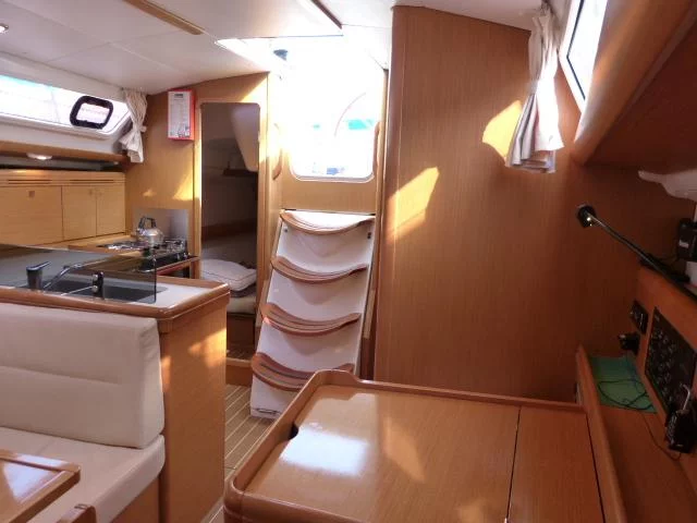 Sun Odyssey 36i (Scooby-Doo)  - 8