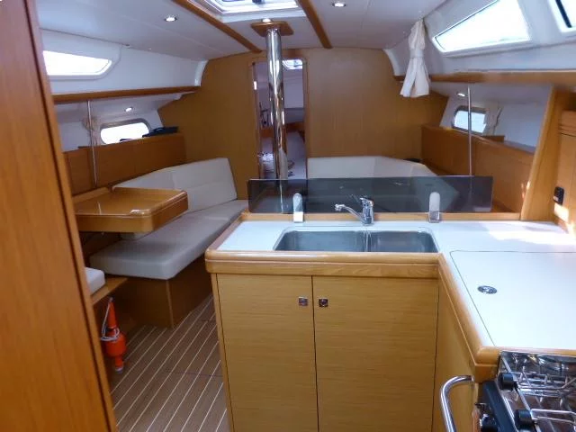 Sun Odyssey 36i (Scooby-Doo)  - 13