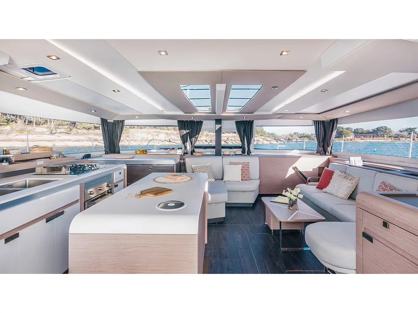 Aura 51 (Kebisiks) Interior image - 2