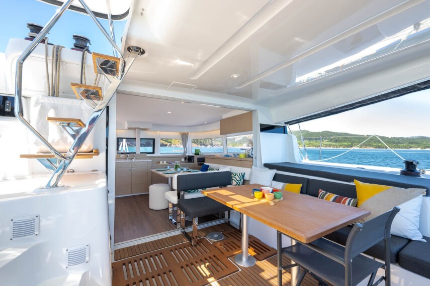 Photo #9 - Lagoon 43 (White Pearl) in Road Town - 63201