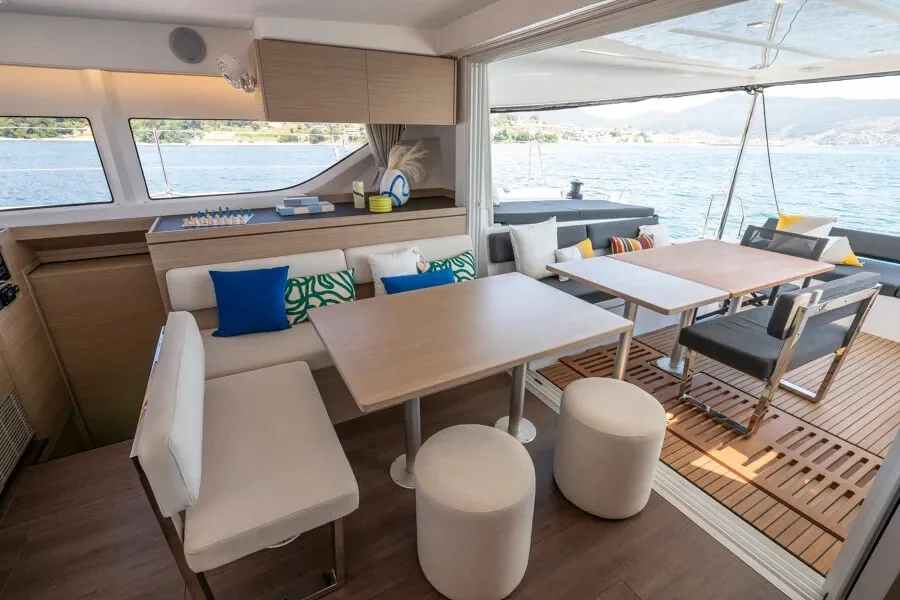 Lagoon 43 (White Pearl)  - 13